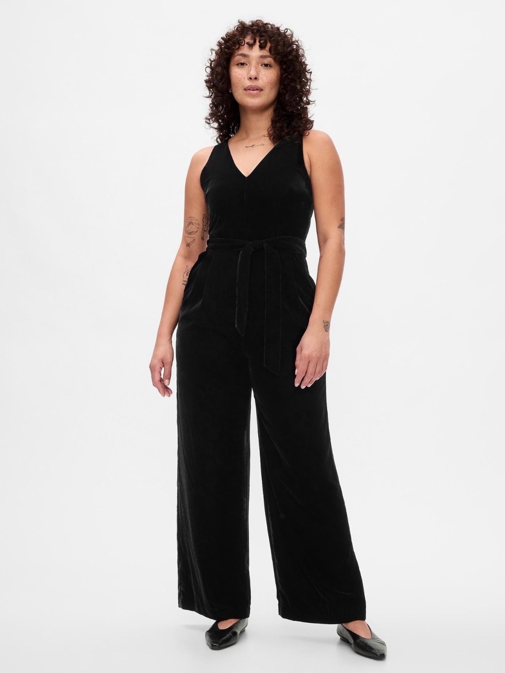 Gap Recycles Velvet V-Neck Jumpsuit ..  Black. New with tags. Large  588915